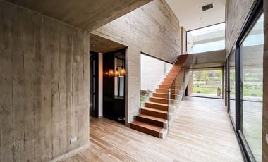 Casa MODERNA en venta de 7 dorm. en Colina