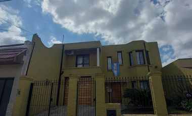 Casa de categoria en  VENTA Jose C Paz chile  2200