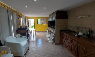 Casa de categoria en  VENTA Jose C Paz chile  2200