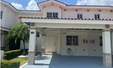 VENTA CASA EN  RESERVA DE VERSALLES COSTA SUR