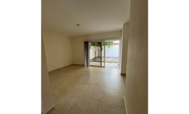 VENTA CASA EN  RESERVA DE VERSALLES COSTA SUR