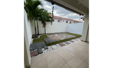 VENTA CASA EN  RESERVA DE VERSALLES COSTA SUR