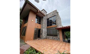 VENDO CASA DE DOS PISOS EN SANTA LUCIA