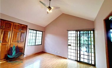 VENDO CASA DE DOS PISOS EN SANTA LUCIA