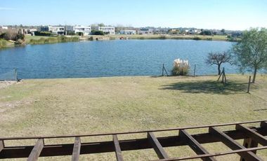 Luminosa casa en Barrio Puertos - Cantón - Escobar