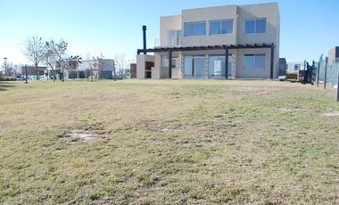 Luminosa casa en Barrio Puertos - Cantón - Escobar