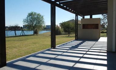 Luminosa casa en Barrio Puertos - Cantón - Escobar