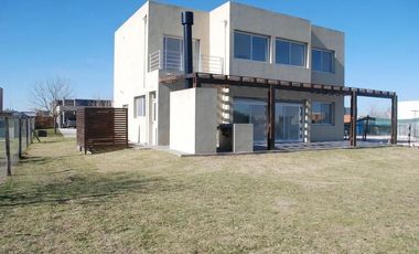 Luminosa casa en Barrio Puertos - Cantón - Escobar