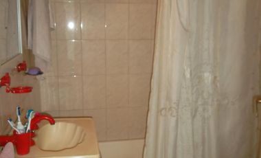 CASA 4 AMBIENTES EN DOS PLANTAS, CON FONDO Y GARAGE, J. L. SUAREZ