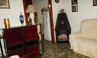 CASA 4 AMBIENTES EN DOS PLANTAS, CON FONDO Y GARAGE, J. L. SUAREZ