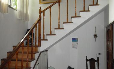 CASA 4 AMBIENTES EN DOS PLANTAS, CON FONDO Y GARAGE, J. L. SUAREZ