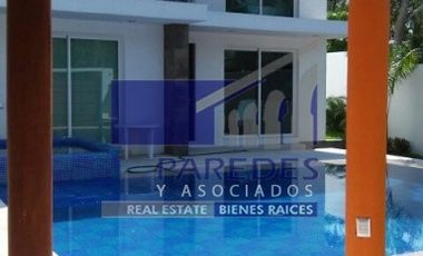 A14 Casa  4 recamaras frente a Campo de Golf  Ixtapa