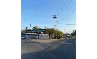 Se vende Terreno con oficinas y estructuras de galeras de 1,112 mts