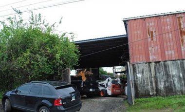 Se vende Terreno con oficinas y estructuras de galeras de 1,112 mts