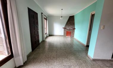 VENDO CASA EN ZONA RESIDENCIAL