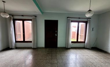 VENDO CASA EN ZONA RESIDENCIAL