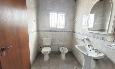 VENDO CASA EN ZONA RESIDENCIAL