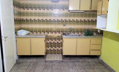 VENDO CASA EN ZONA RESIDENCIAL