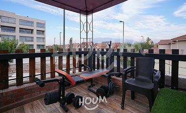 LINDA CASA CON AMPLIOS ESPACIOS