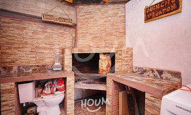 LINDA CASA CON AMPLIOS ESPACIOS