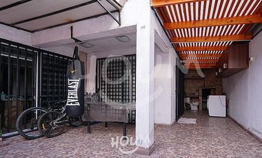 LINDA CASA CON AMPLIOS ESPACIOS