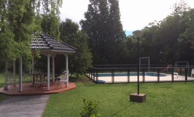 IMPECABLE CHALET DE 6 AMB SOBRE IMPORTANTE LOTE