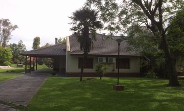 IMPECABLE CHALET DE 6 AMB SOBRE IMPORTANTE LOTE