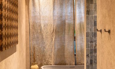 Leasehold - Tropical Luxury Living - Elegant 6 Bedroom Villa with Private Pool & Gym