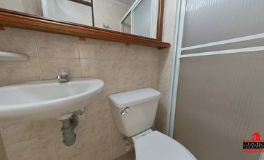 apartamento en arriendo en loma del escobero. Cod A6559