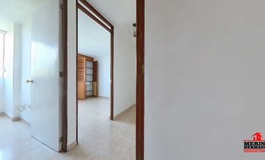 apartamento en arriendo en loma del escobero. Cod A6559