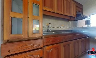 apartamento en arriendo en loma del escobero. Cod A6559