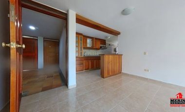 apartamento en arriendo en loma del escobero. Cod A6559