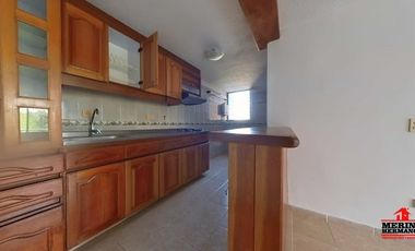 apartamento en arriendo en loma del escobero. Cod A6559