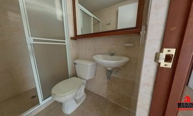 apartamento en arriendo en loma del escobero. Cod A6559