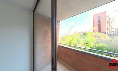 apartamento en arriendo en loma del escobero. Cod A6559