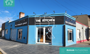 #VentaRUKAN | Casa de 3 Ambientes + Local Comercial | Barrio CENTRO | Calle LUCIO MANSILLA Y LAVALLE | Caleta Olivia.-