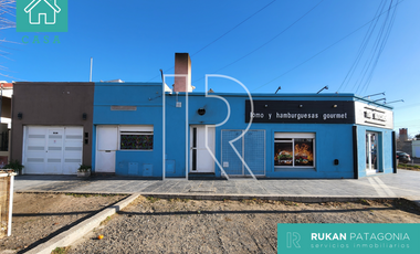 #VentaRUKAN | Casa de 3 Ambientes + Local Comercial | Barrio CENTRO | Calle LUCIO MANSILLA Y LAVALLE | Caleta Olivia.-