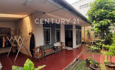 DI JUAL RUMAH 1 LANTAI TEBET LOKASI STRATEGIS DEKAT PUSAT KOTA