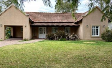 A. Chazarreta 100 Gral. Rodriguez - Casa 5 ambientes en venta