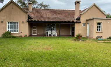 A. Chazarreta 100 Gral. Rodriguez - Casa 5 ambientes en venta