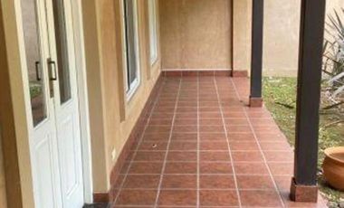 A. Chazarreta 100 Gral. Rodriguez - Casa 5 ambientes en venta