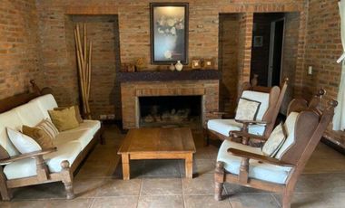 A. Chazarreta 100 Gral. Rodriguez - Casa 5 ambientes en venta