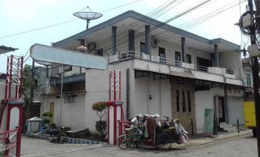 Rumah Luas 2 Lantai di Jalan Tropodo Asri Daerah Waru