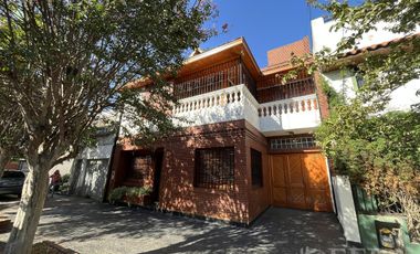 Venta casa de 5 ambientes con cochera en Sarandí