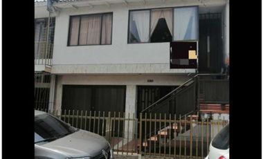 Se vende casa bifamiliar barrio salomia JH7376730