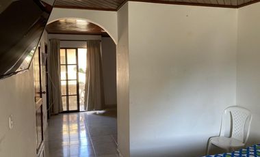 COD. 572 - SE ARRIENDA LOCAL - BARRIO: SAN CARLOS