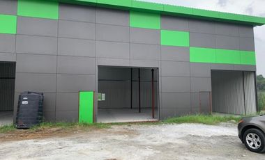 LOCAL COMERCIAL CON OFICINA Y BAÑO 170 MT2 EN LAS MAÑANITAS