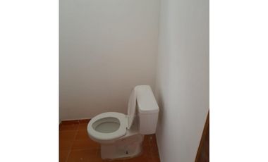 LOCAL COMERCIAL CON OFICINA Y BAÑO 170 MT2 EN LAS MAÑANITAS