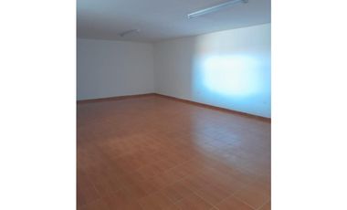 LOCAL COMERCIAL CON OFICINA Y BAÑO 170 MT2 EN LAS MAÑANITAS