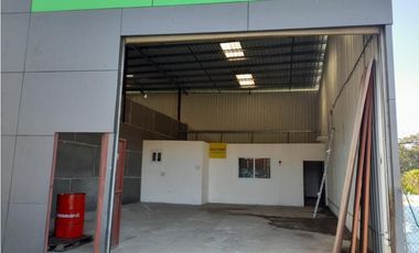 LOCAL COMERCIAL CON OFICINA Y BAÑO 170 MT2 EN LAS MAÑANITAS